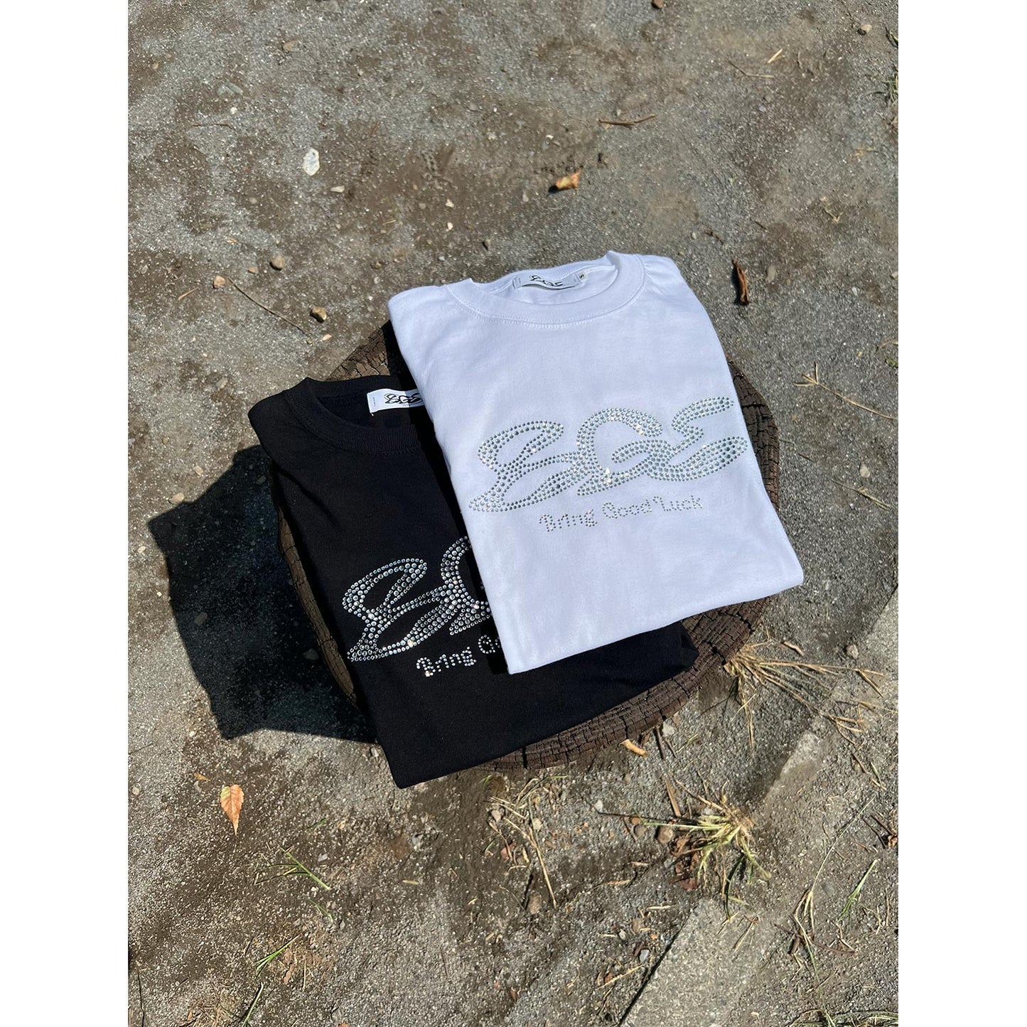 RHINESTONE LOGO LS TEE -WHITE-