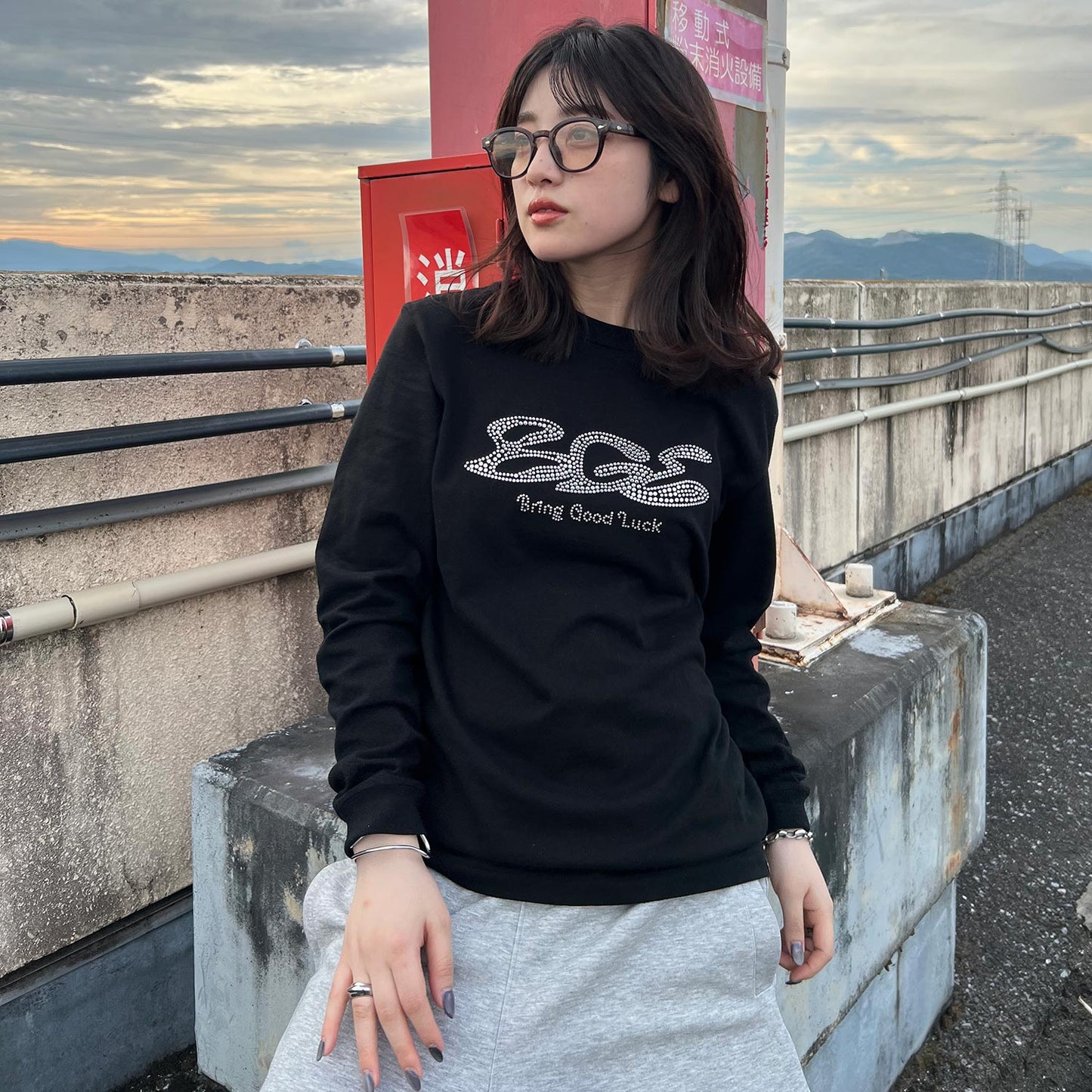 RHINESTONE LOGO LS TEE -BLACK-
