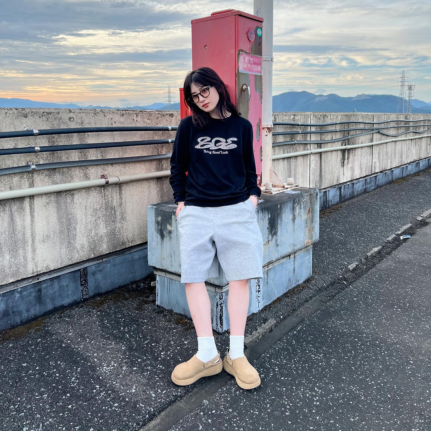 RHINESTONE LOGO LS TEE -BLACK-