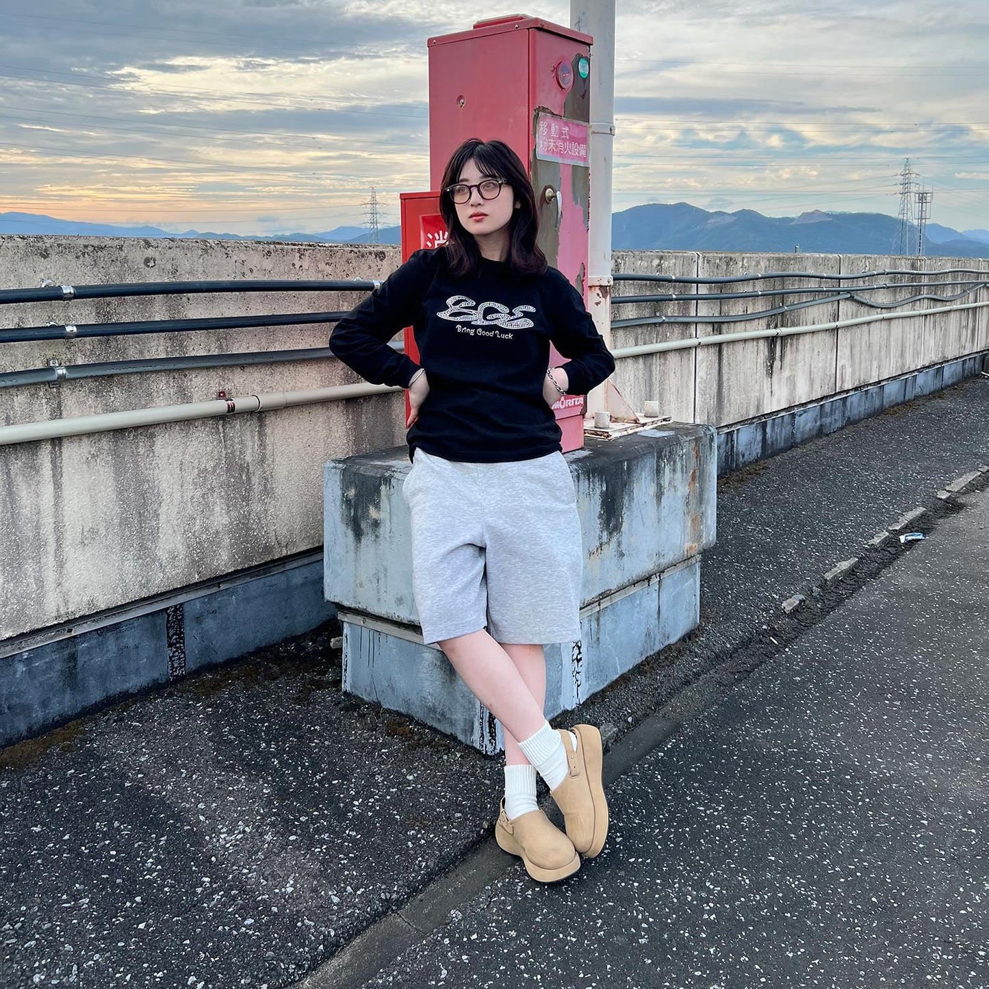 RHINESTONE LOGO LS TEE -BLACK-