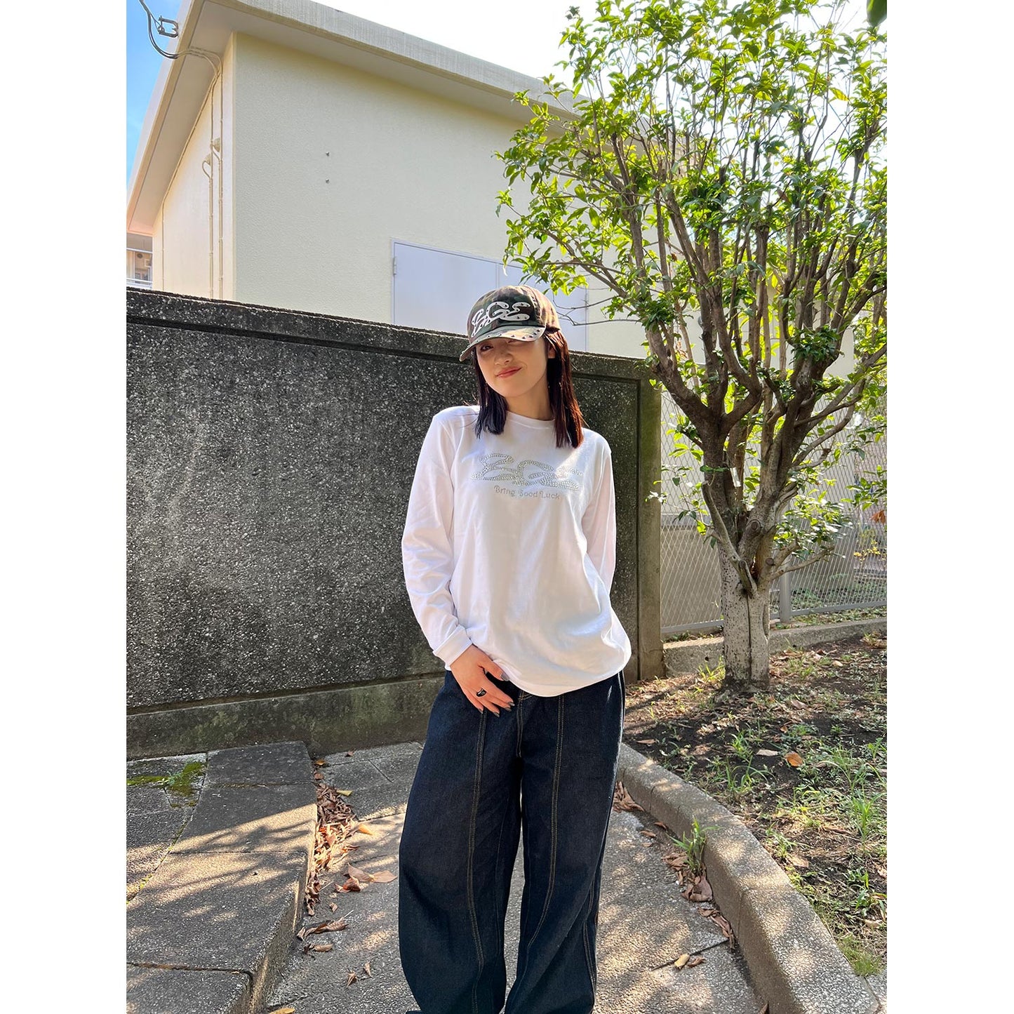 RHINESTONE LOGO LS TEE -WHITE-