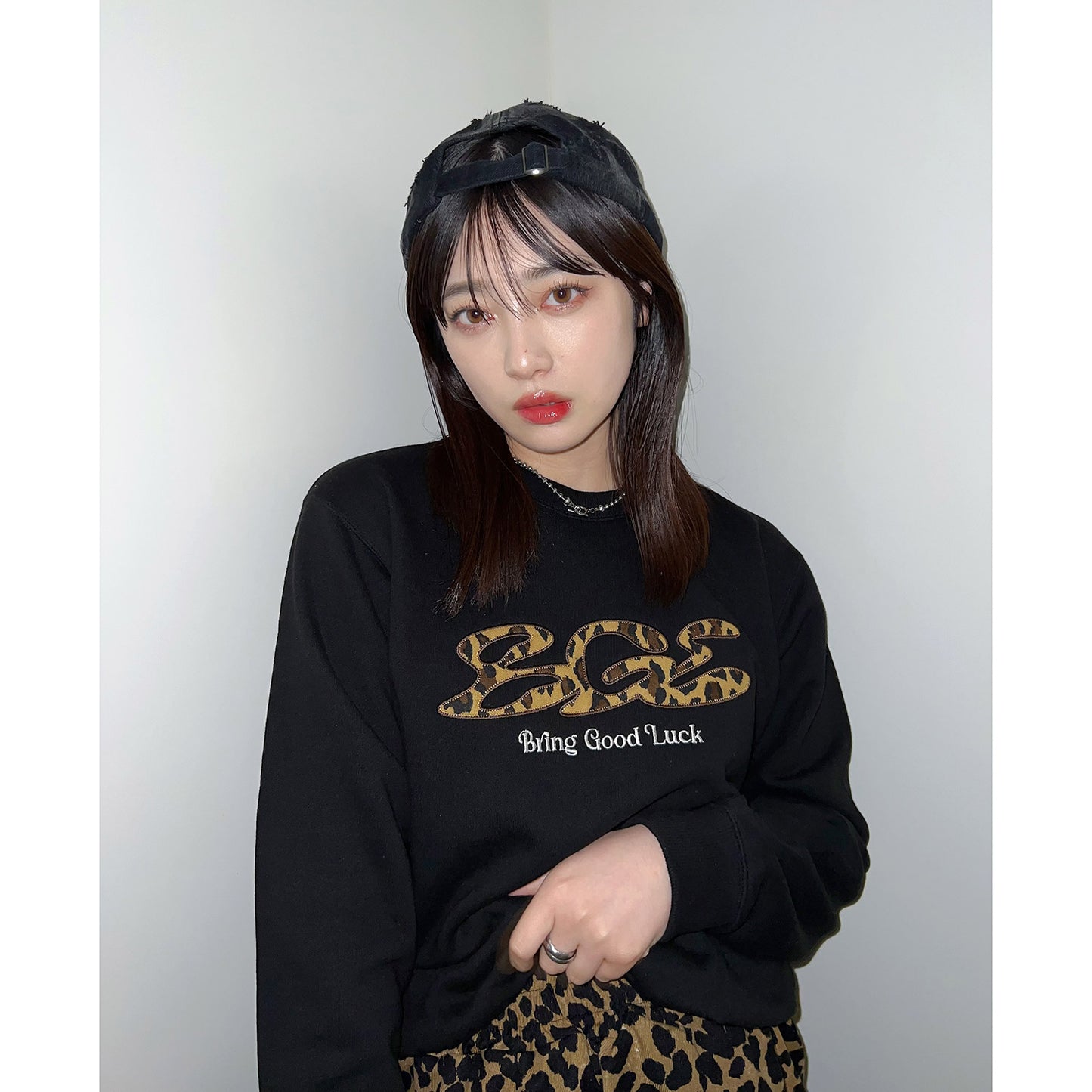 LEOPARD LOGO SWEAT -BLACK-