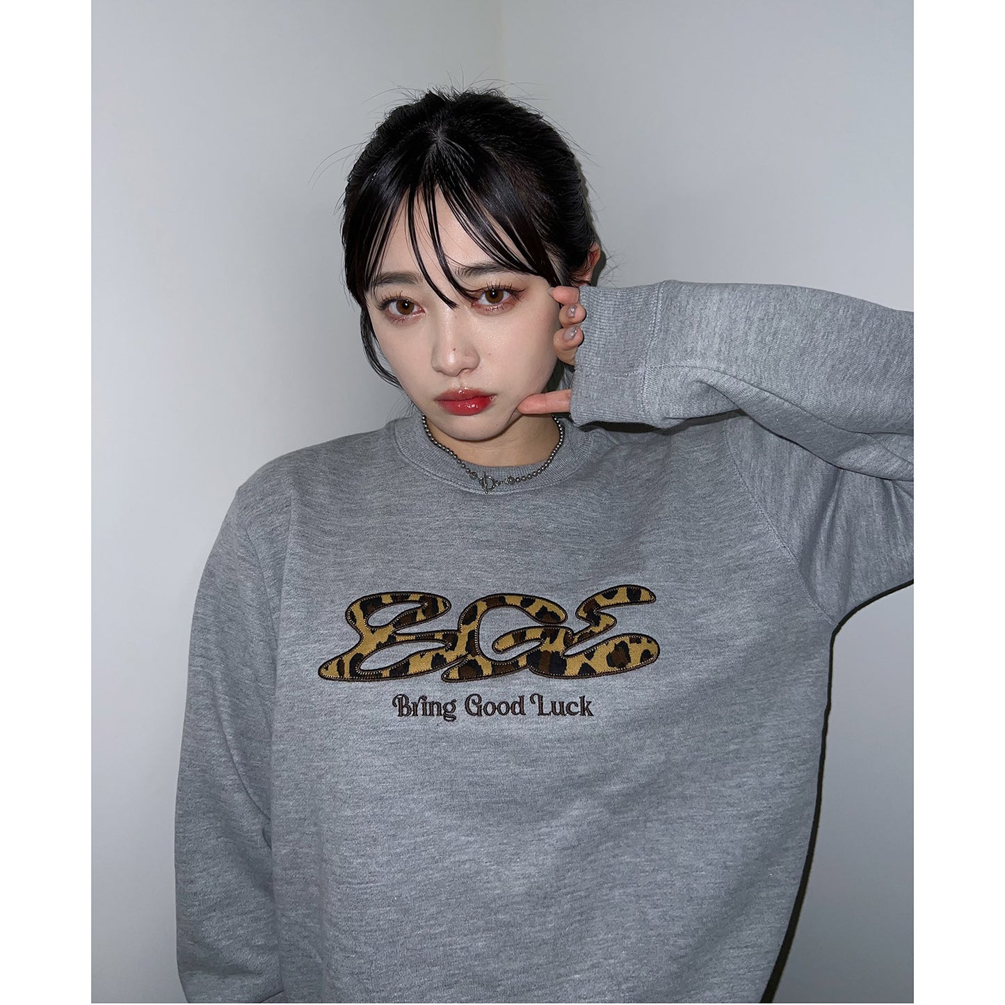 LEOPARD LOGO SWEAT -GREY-