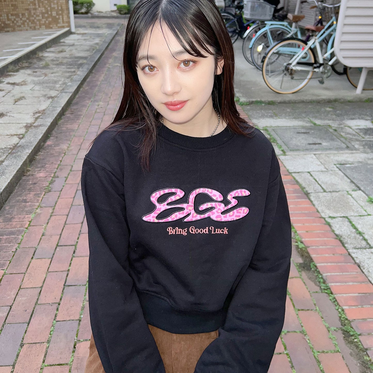 PINK LEOPARD LOGO SWEAT -BLACK-