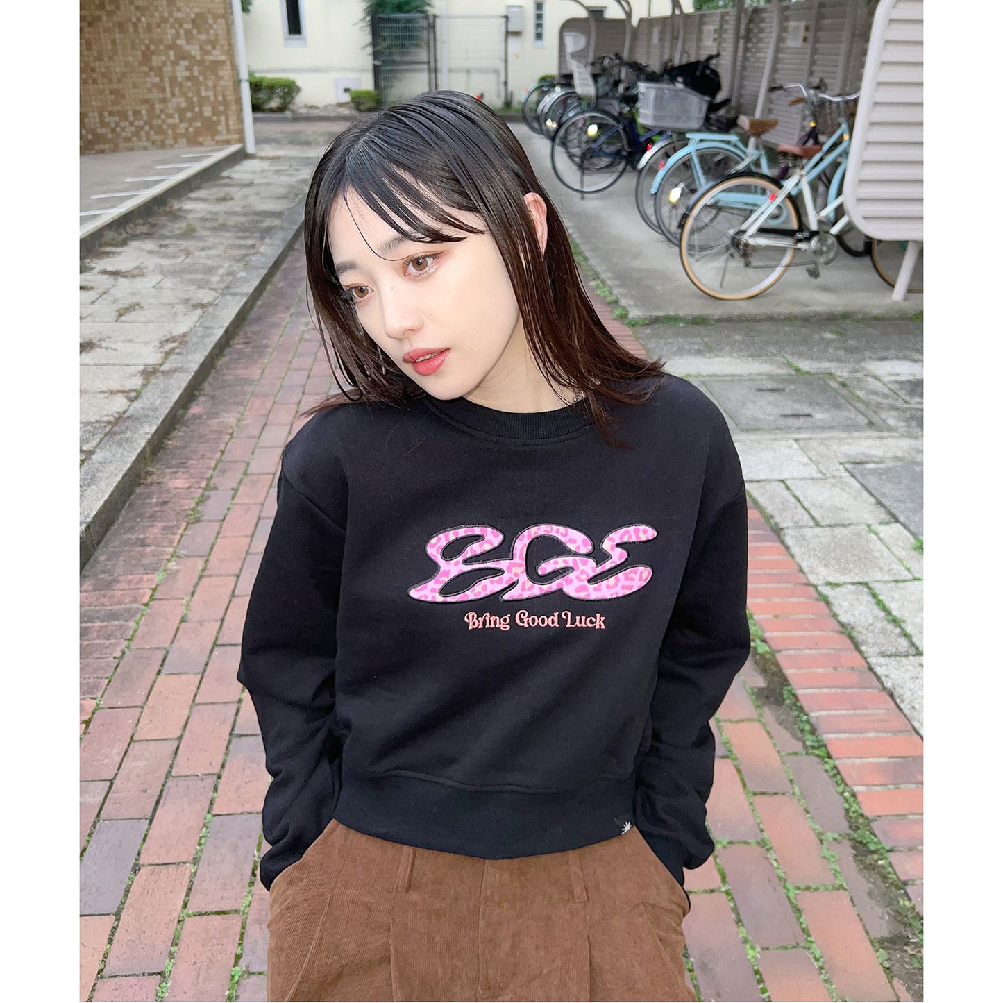 PINK LEOPARD LOGO SWEAT -BLACK-