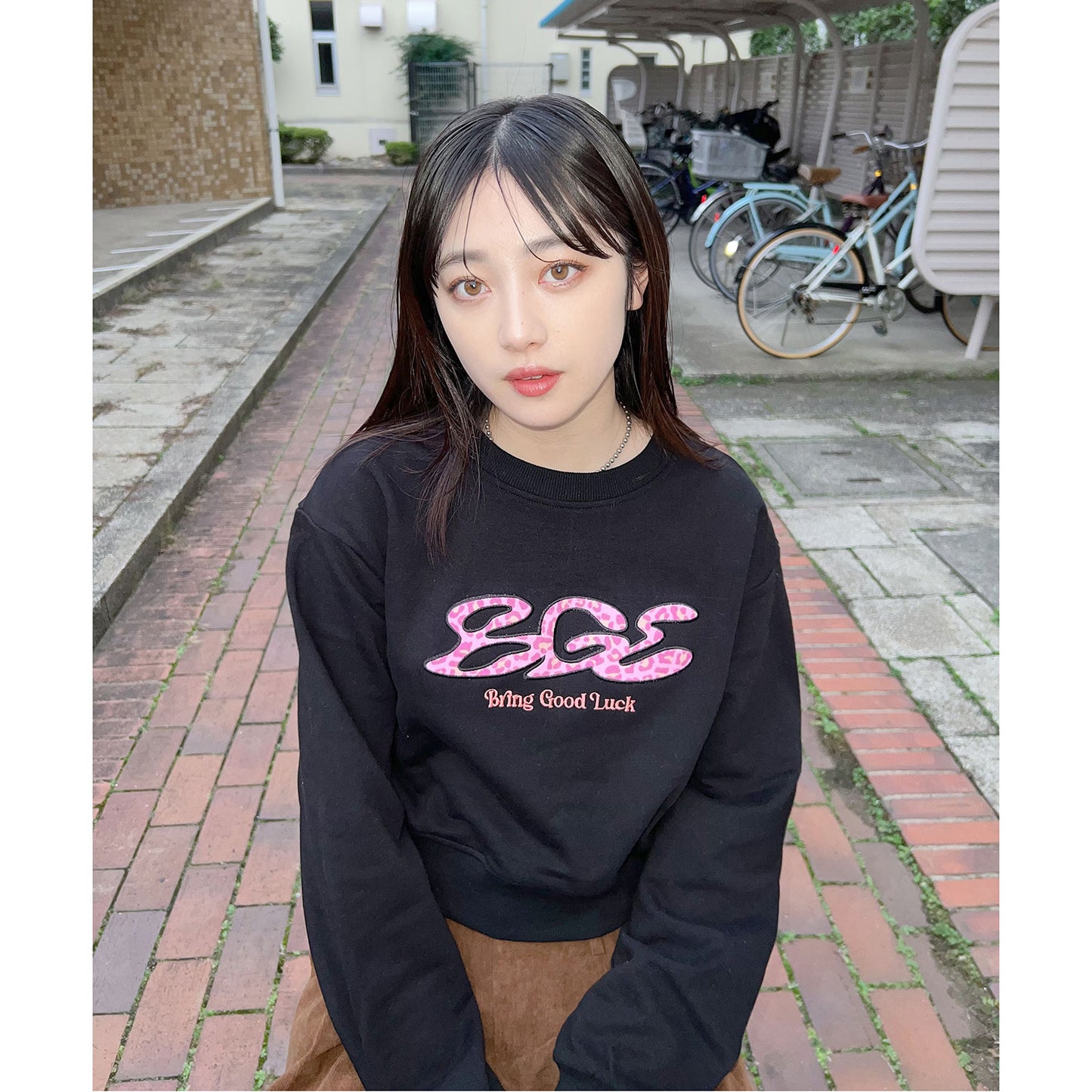PINK LEOPARD LOGO SWEAT -BLACK-
