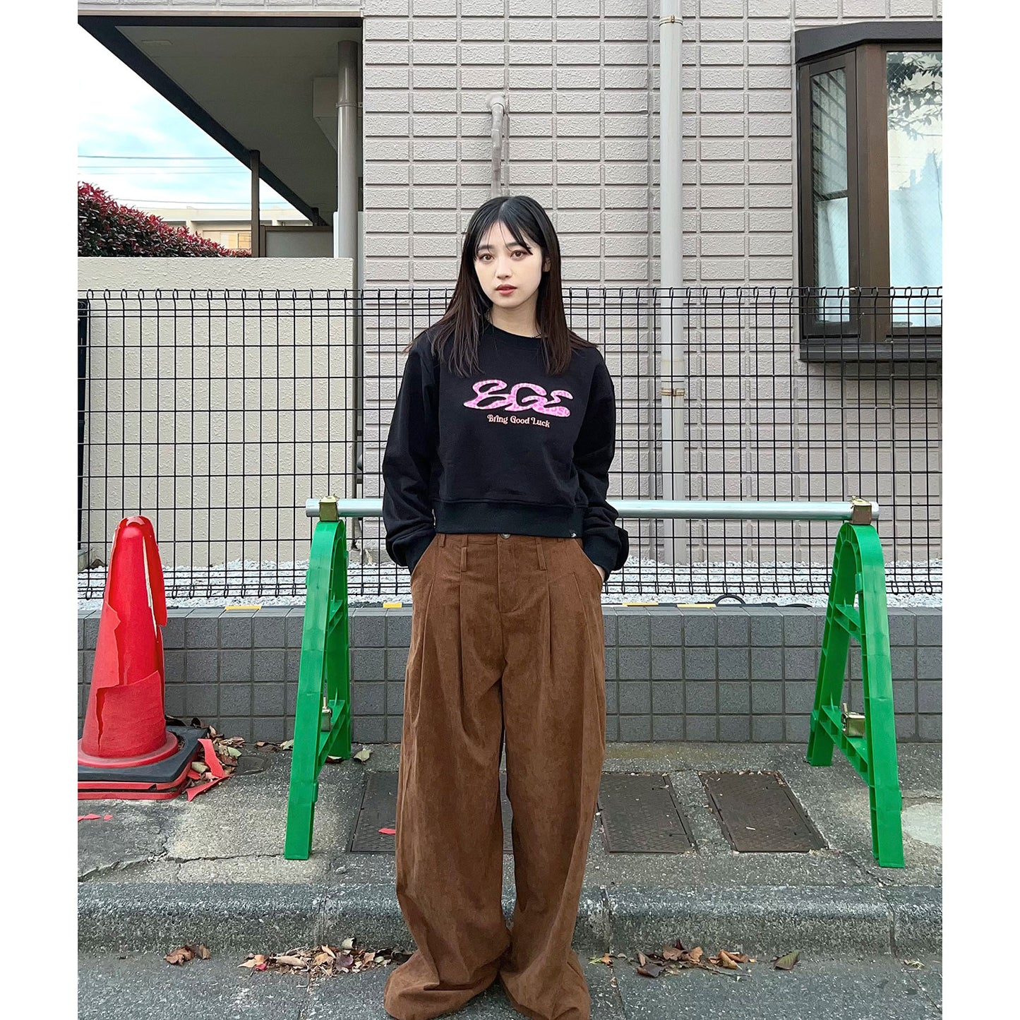 PINK LEOPARD LOGO SWEAT -BLACK-