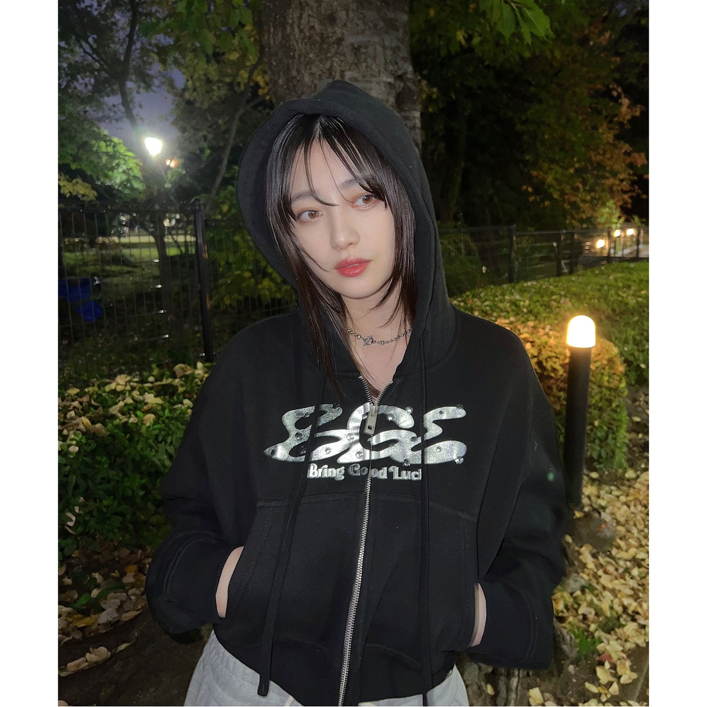 METALLIC LOGO ZIP PARKA -BLACK-