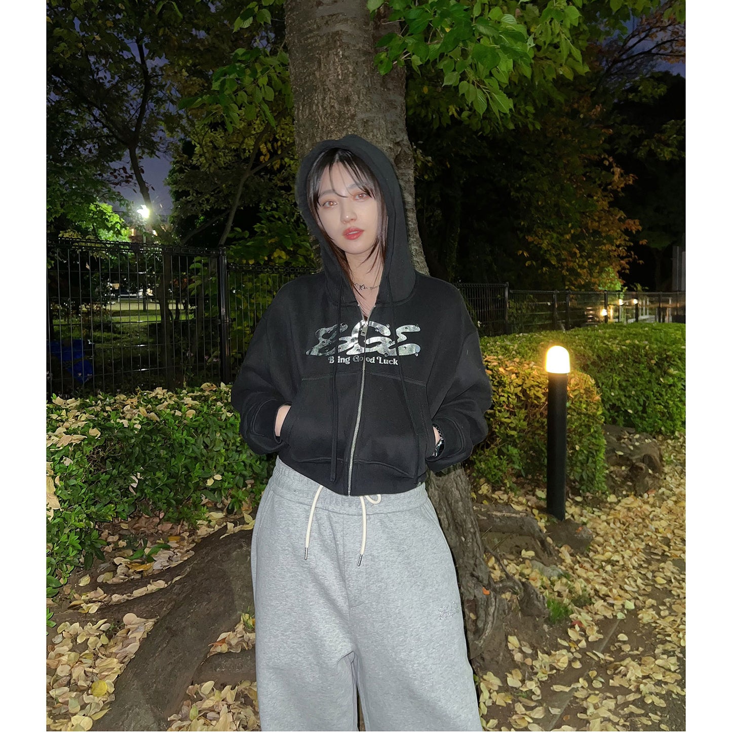 METALLIC LOGO ZIP PARKA -BLACK-