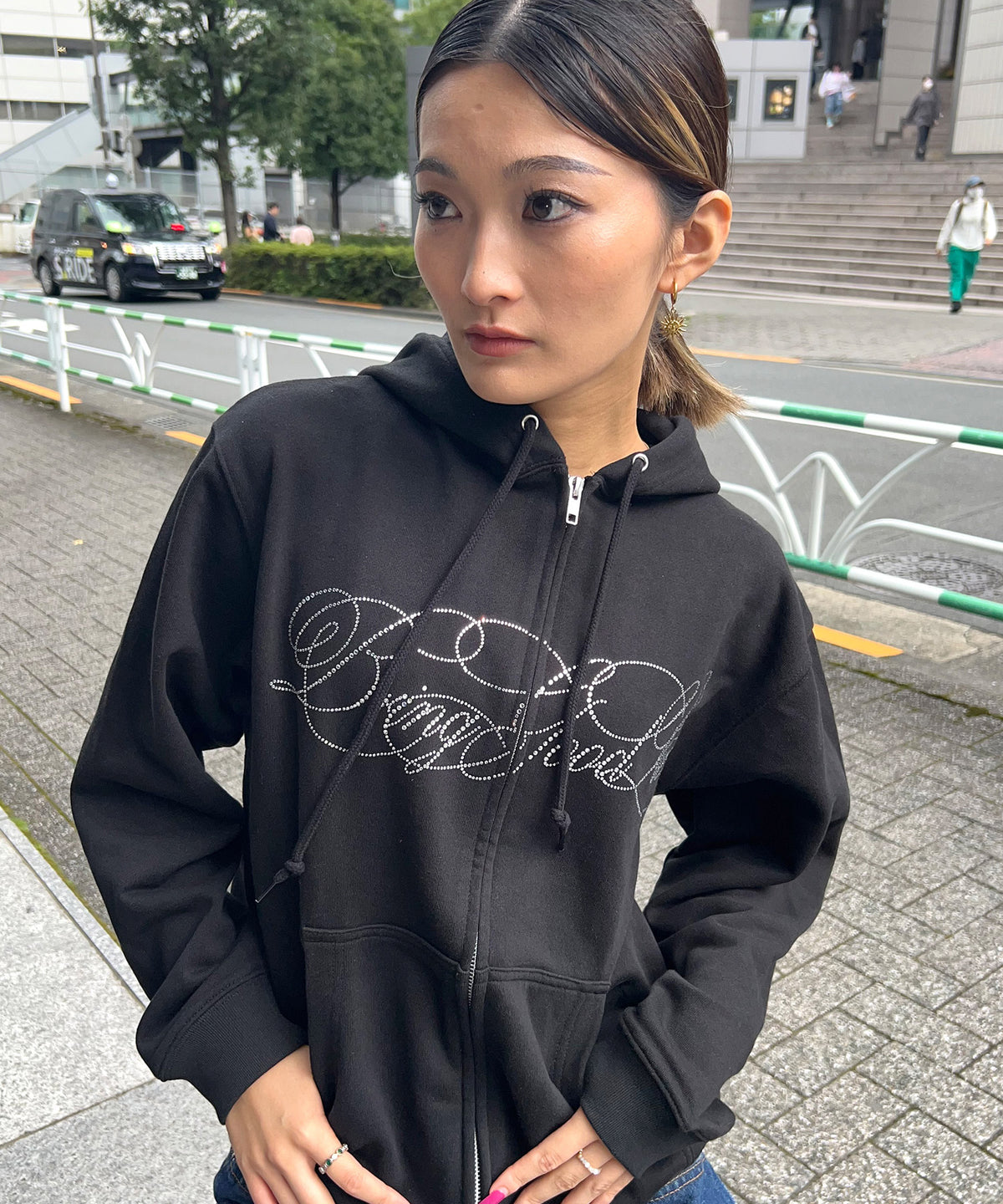 SCRIPT LOGO ZIP PARKA -BLACK-