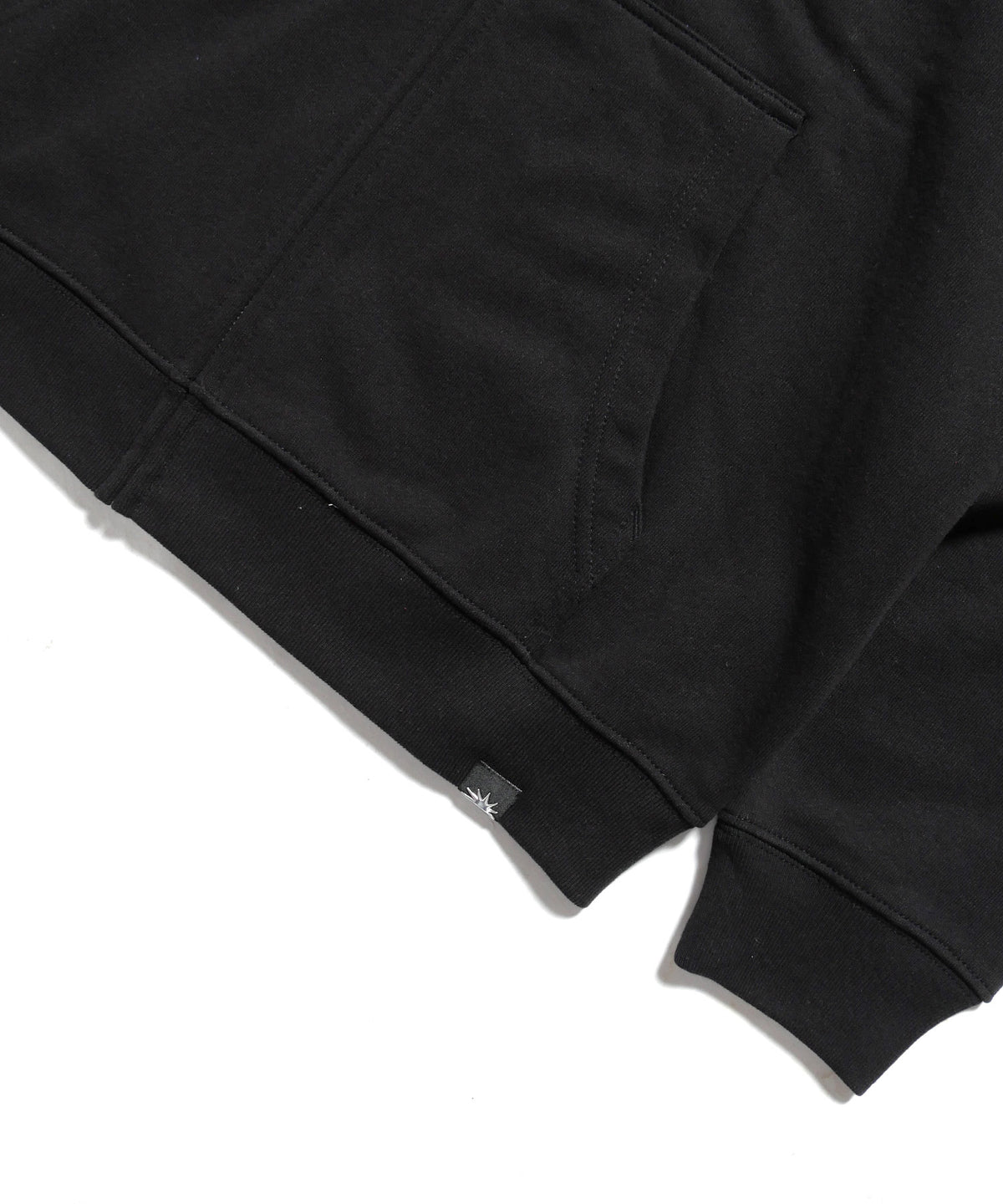 SCRIPT LOGO ZIP PARKA -BLACK-