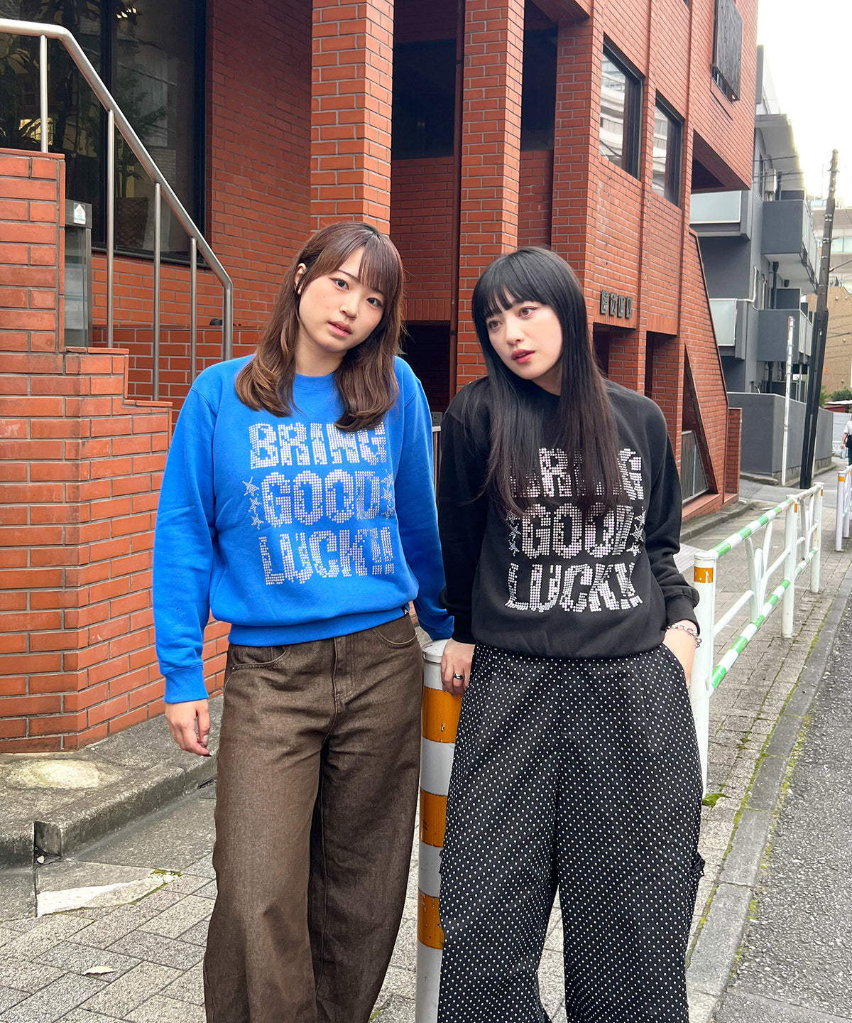 TEXT RHINESTONE SWEAT -BLACK-