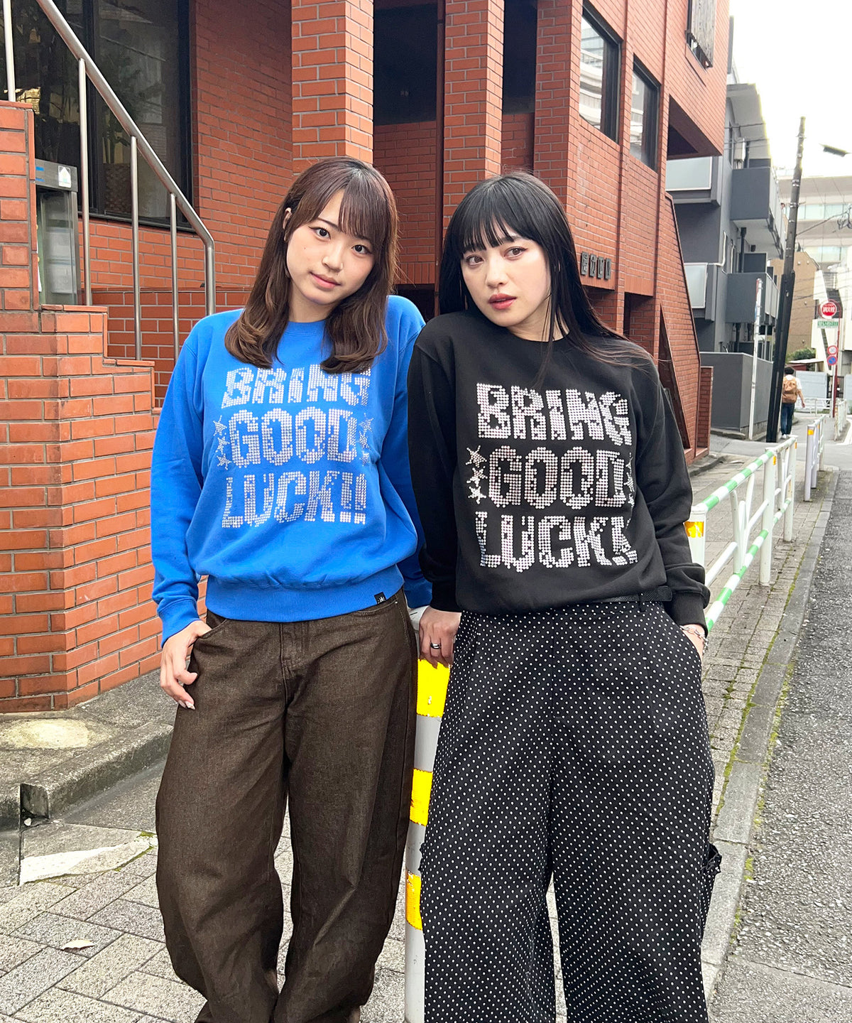 TEXT RHINESTONE SWEAT -BLUE-