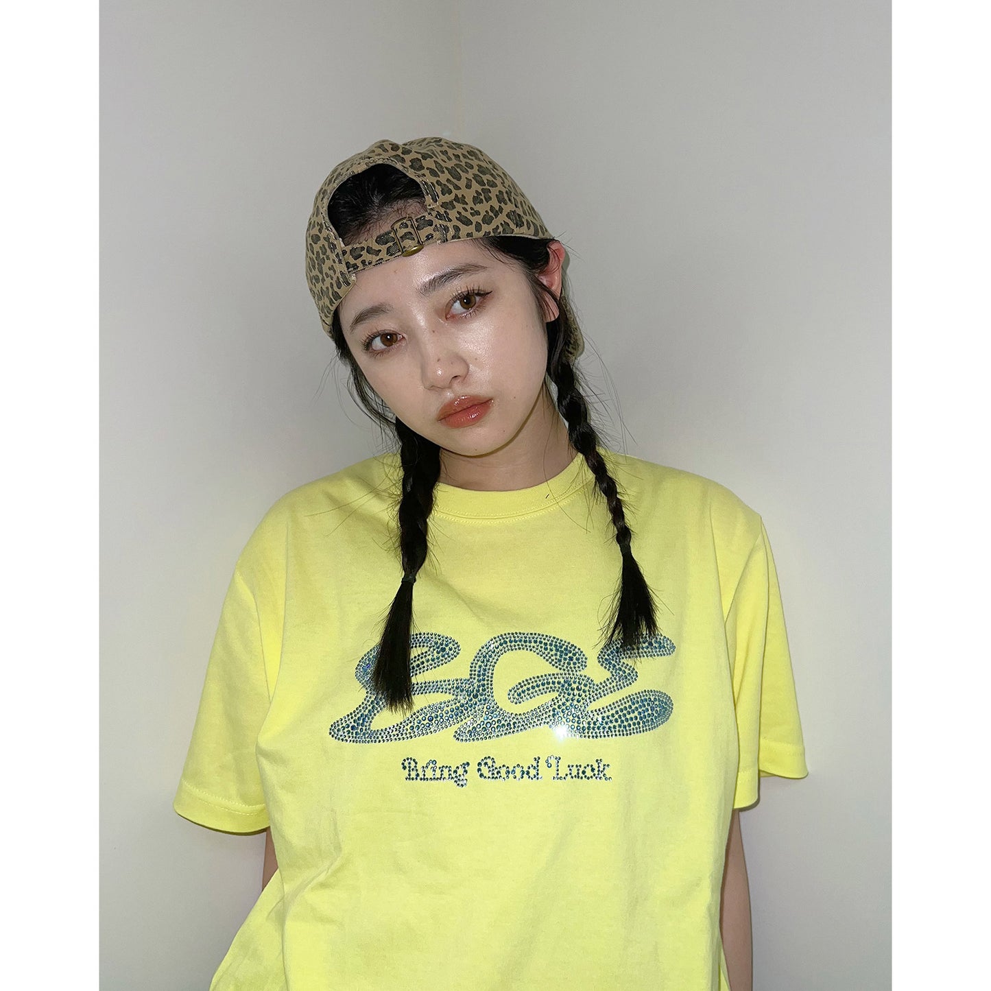 RHINESTONE LOGO TEE -LIGHT YELLOW-